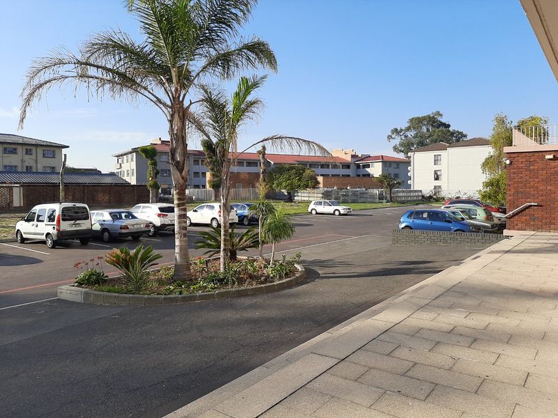 SPACIOUS APARTMENT WITH BALCONY, GARAGE AND RELIABLE LONG TERM TENANT - ANTON BENNING - Photo 1