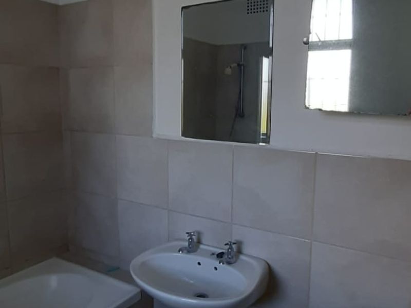 SPACIOUS APARTMENT WITH BALCONY, GARAGE AND RELIABLE LONG TERM TENANT - ANTON BENNING - Photo 7