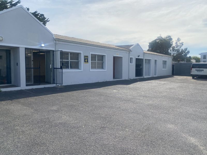 100m2 Industrial/ Retail to let  - Photo 6