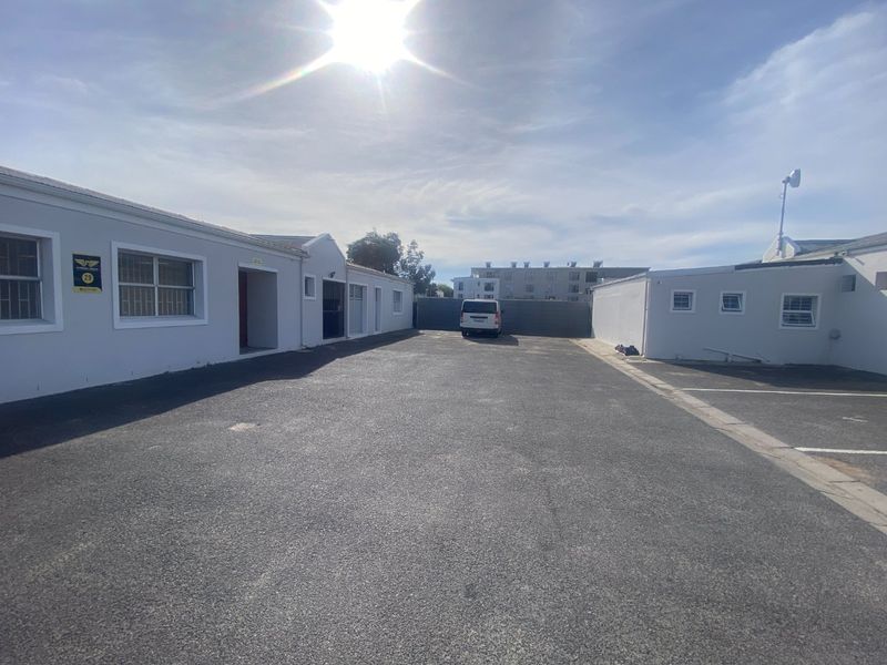100m2 Industrial/ Retail to let  - Photo 5