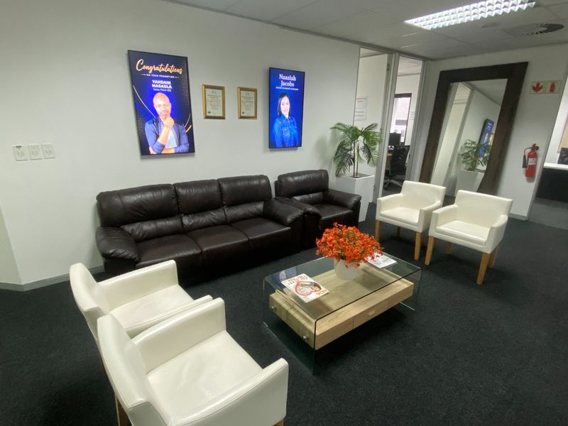 1468m2 Premium Commercial Space to Let  - Photo 2
