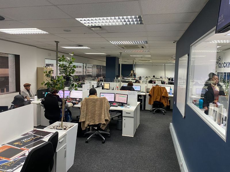 1468m2 Premium Commercial Space to Let  - Photo 4