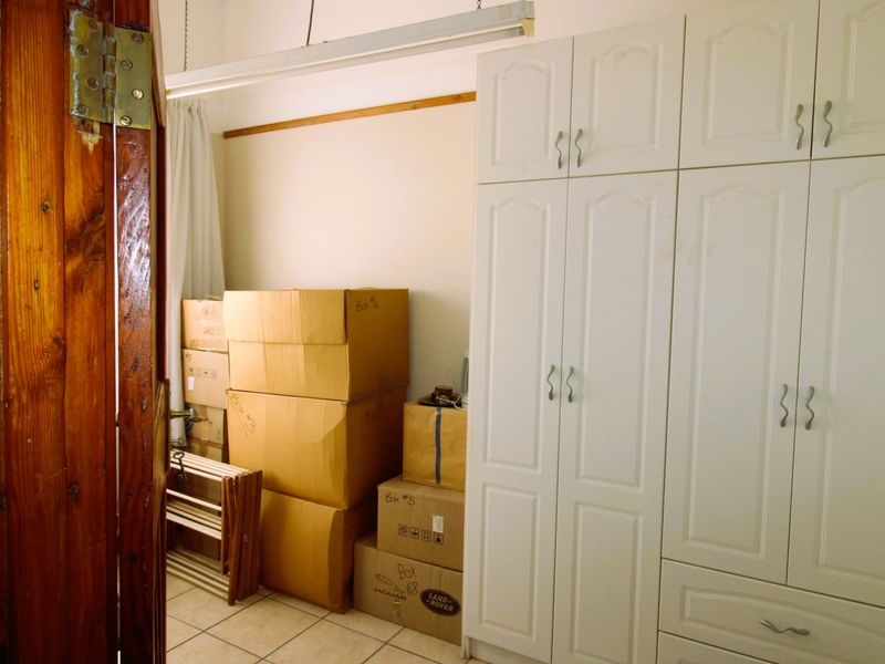 Spacious 5-Bedroom Family Home with Income Potential in Prime Cambridge Location - Photo 9