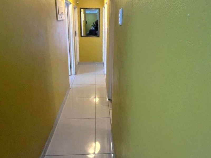 Beautiful 3-Bedroom Home with 3 Income-Generating Flats – Kinross - Photo 7