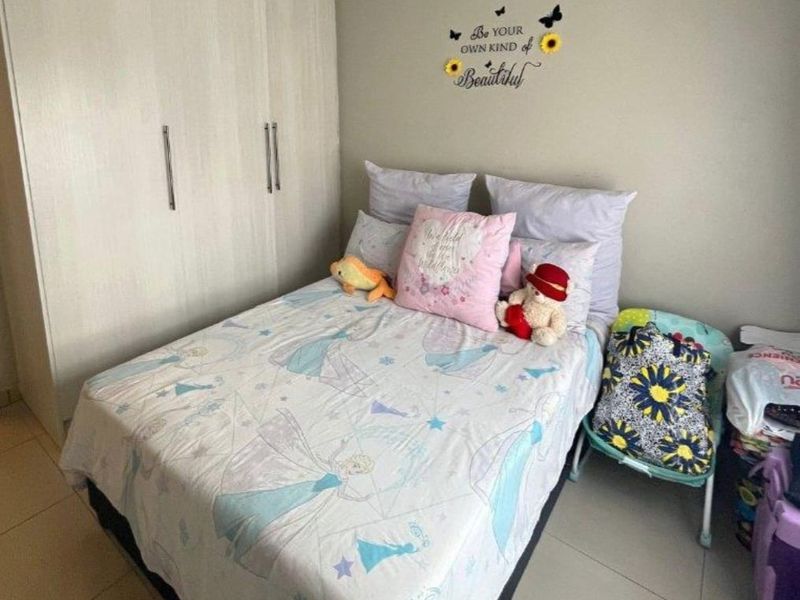 Beautiful 3-Bedroom Home with 3 Income-Generating Flats – Kinross - Photo 8