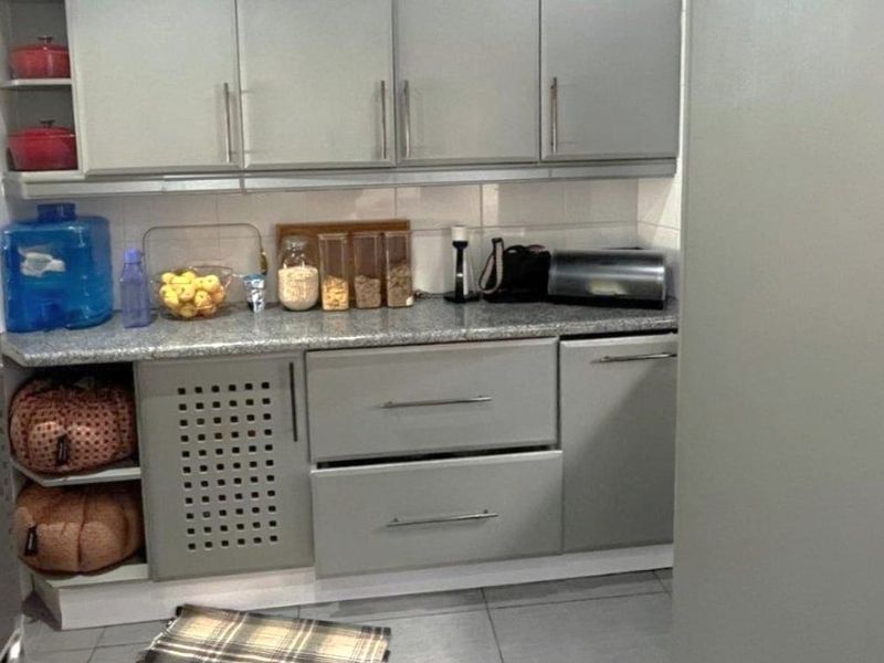 Beautiful 3-Bedroom Home with 3 Income-Generating Flats – Kinross - Photo 6