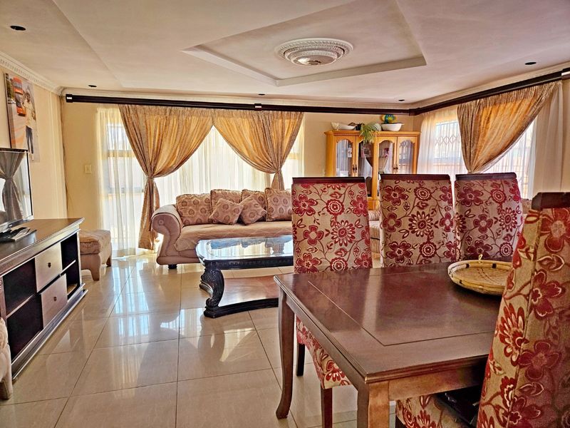 Stunning 3-Bedroom Family Home for Sale in Ebony - Photo 3