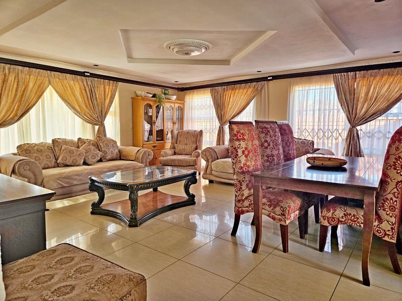 Stunning 3-Bedroom Family Home for Sale in Ebony - Photo 2