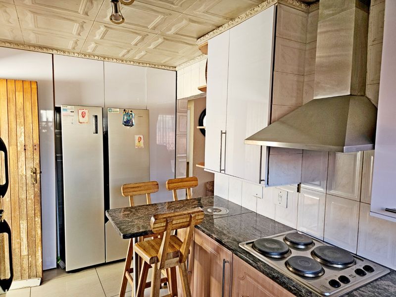 Stunning 3-Bedroom Family Home for Sale in Ebony - Photo 8