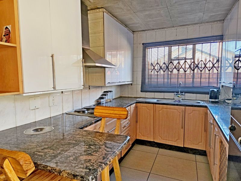Stunning 3-Bedroom Family Home for Sale in Ebony - Photo 7