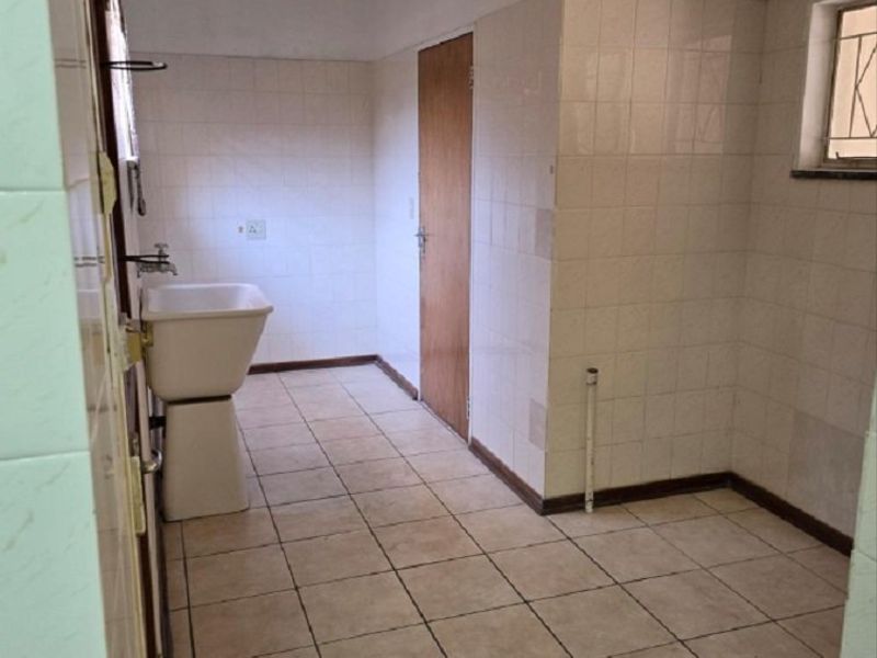 Family home with pool in Flamwood, Klerksdorp - Photo 8