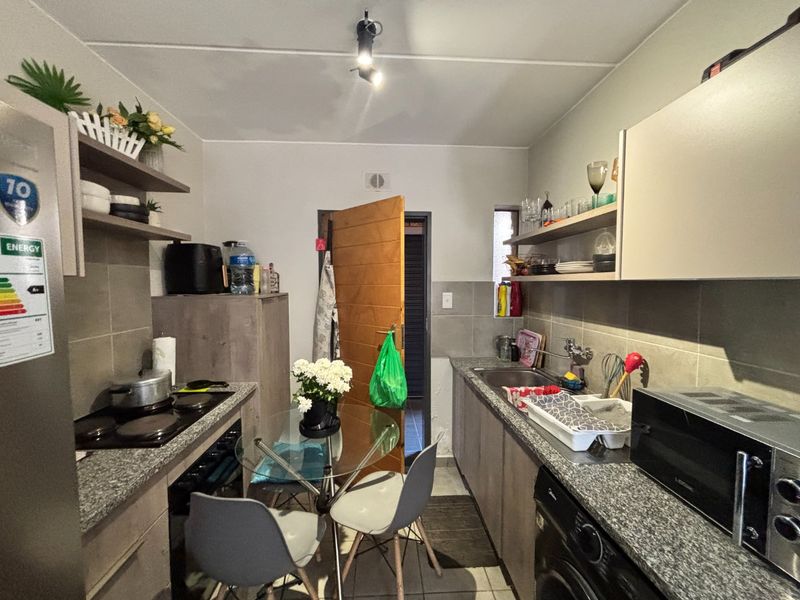 Elegant 2-Bedroom 1  bathrooms Ground floor apartment To Let in  Eden estate, Wolmer Pretoria - Photo 8