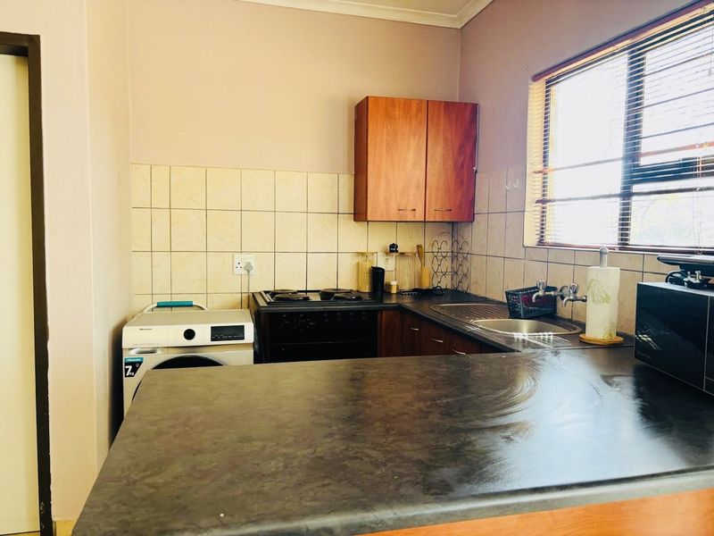 1-Bedroom Apartment/Flat For Sale in Penina Park - Photo 7