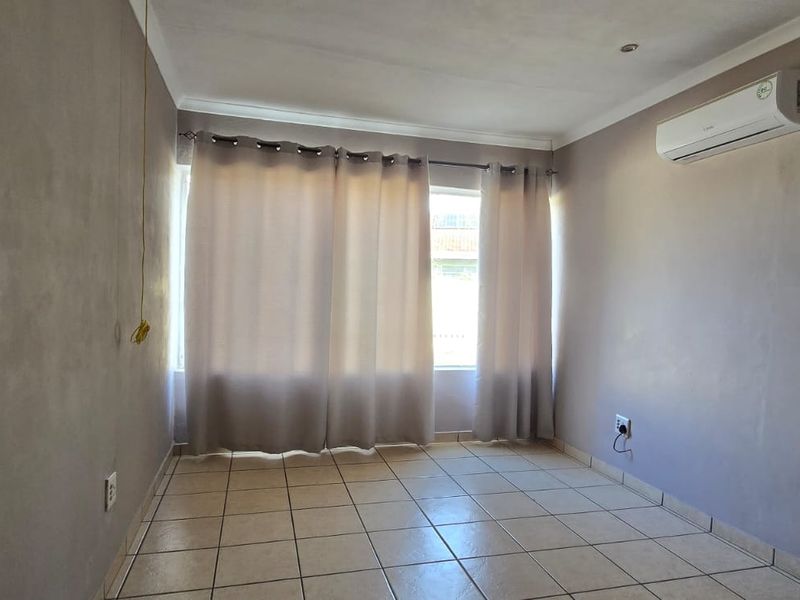 Very Spacious upgraded property. - Photo 8