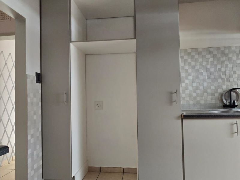 Very Spacious upgraded property. - Photo 7