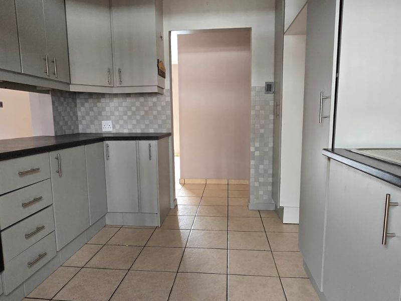 Very Spacious upgraded property. - Photo 5