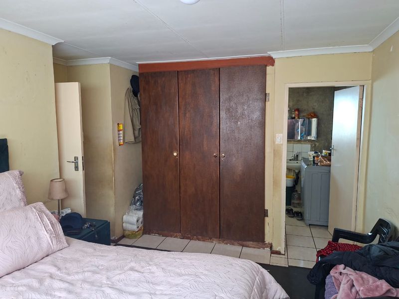 3 bedroom house with ensuite in danville elandspoort - Photo 9