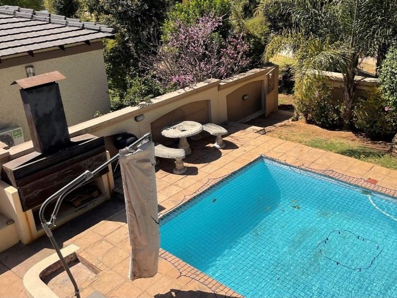 4-Bedroom Family Home for Sale in Blue Valley Golf Estate - Photo 3