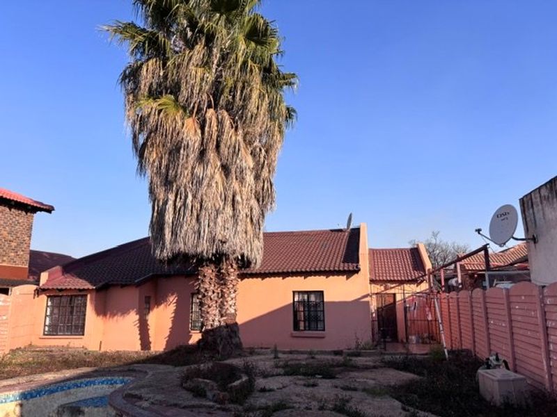 3 bedroom house in danville  elandspoort for sale - Photo 4