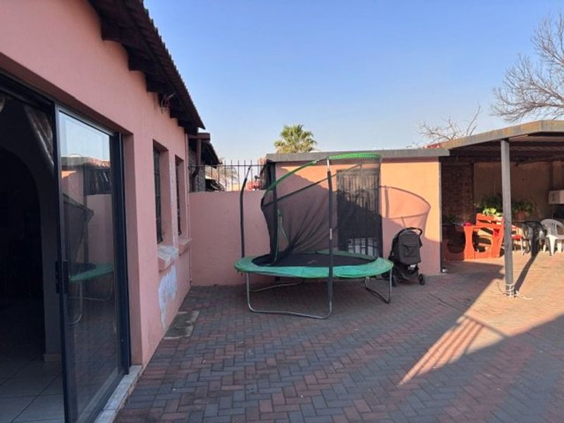 3 bedroom house in danville  elandspoort for sale - Photo 6