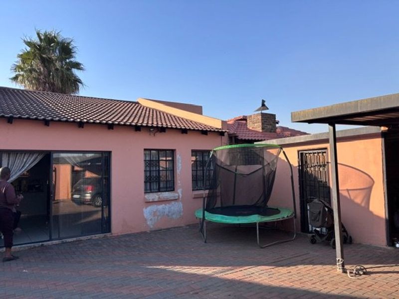 3 bedroom house in danville  elandspoort for sale - Photo 2