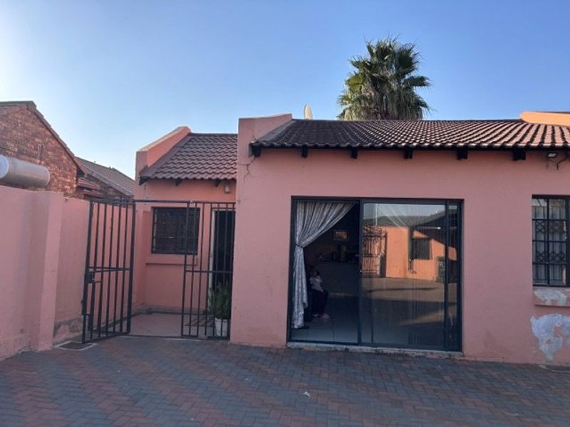 3 bedroom house in danville  elandspoort for sale - Photo 3