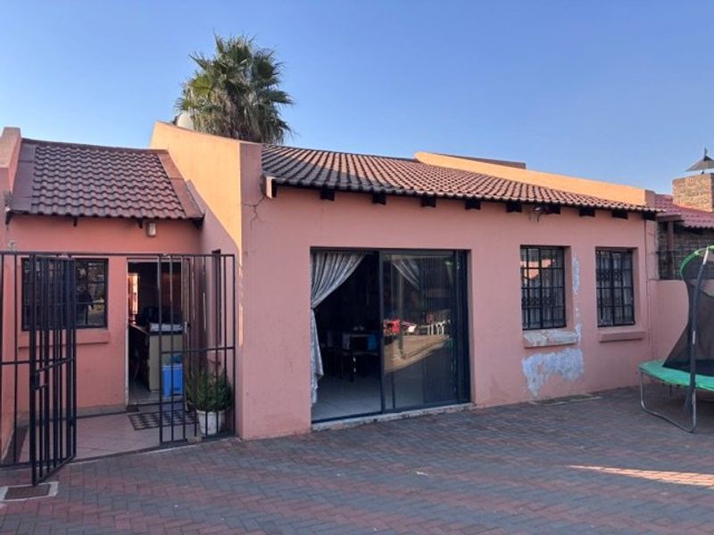 3 bedroom house in danville  elandspoort for sale - Photo 1
