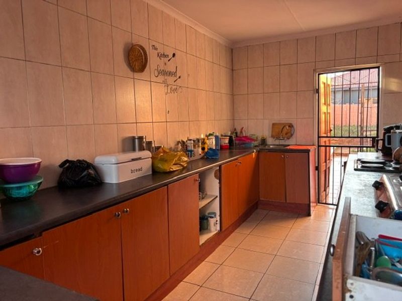 3 bedroom house in danville  elandspoort for sale - Photo 9