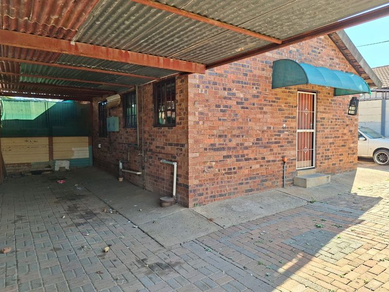 2 bedroom house in danville elandspoort - Photo 3