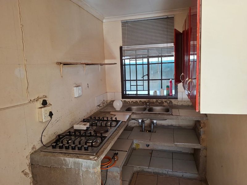 2 bedroom house in danville elandspoort - Photo 8