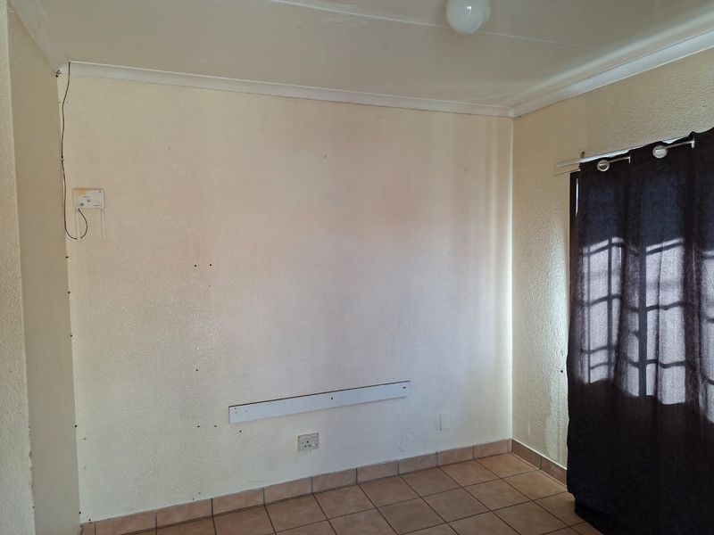 2 bedroom house in danville elandspoort - Photo 6