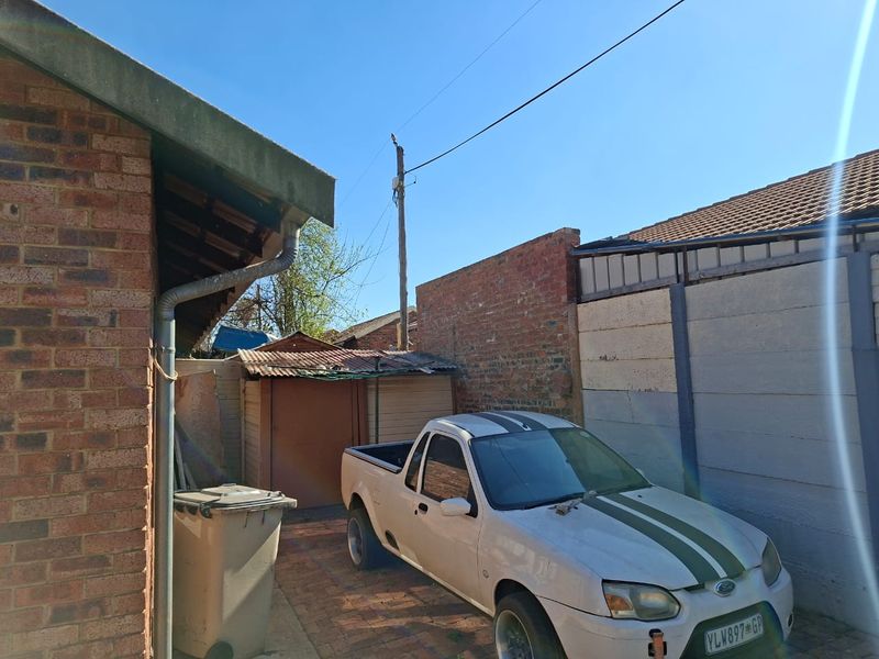 2 bedroom house in danville elandspoort - Photo 4
