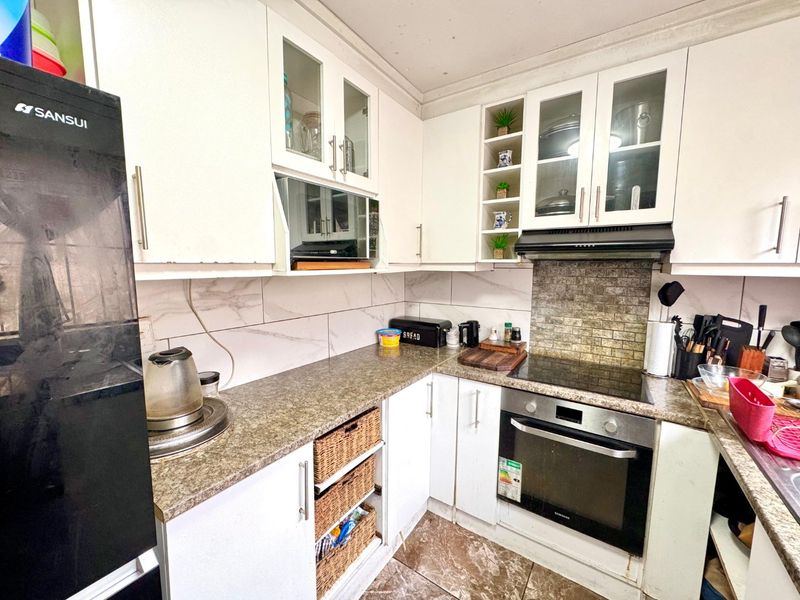 Three bedroom, freestanding house for sale in Alpine Park - Photo 9