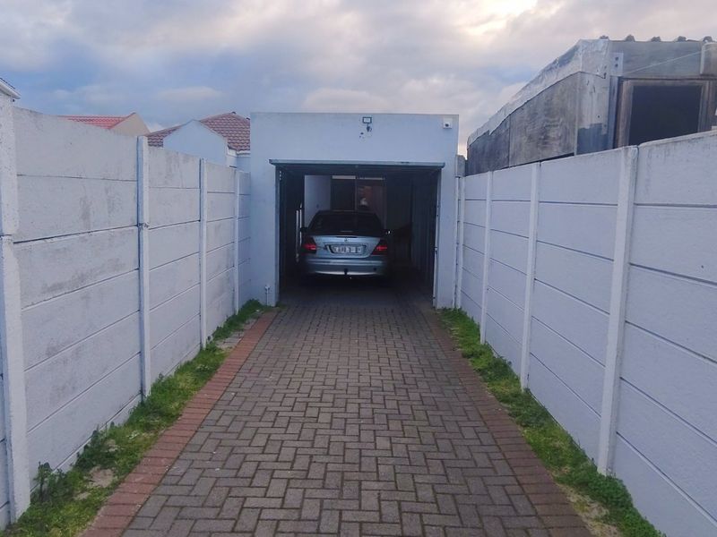 3 Bedroom House For Sale in Weltevreden Valley  - Photo 2