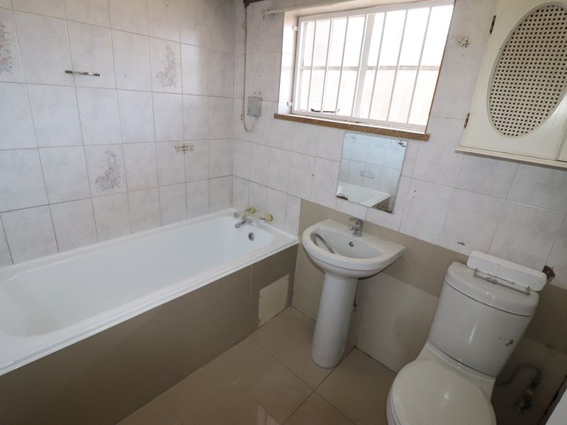 Stylish Upgraded 1 Bedroom Flat – Move-In Ready! - Photo 5