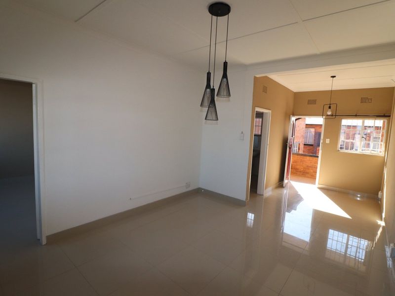 Stylish Upgraded 1 Bedroom Flat – Move-In Ready! - Photo 1