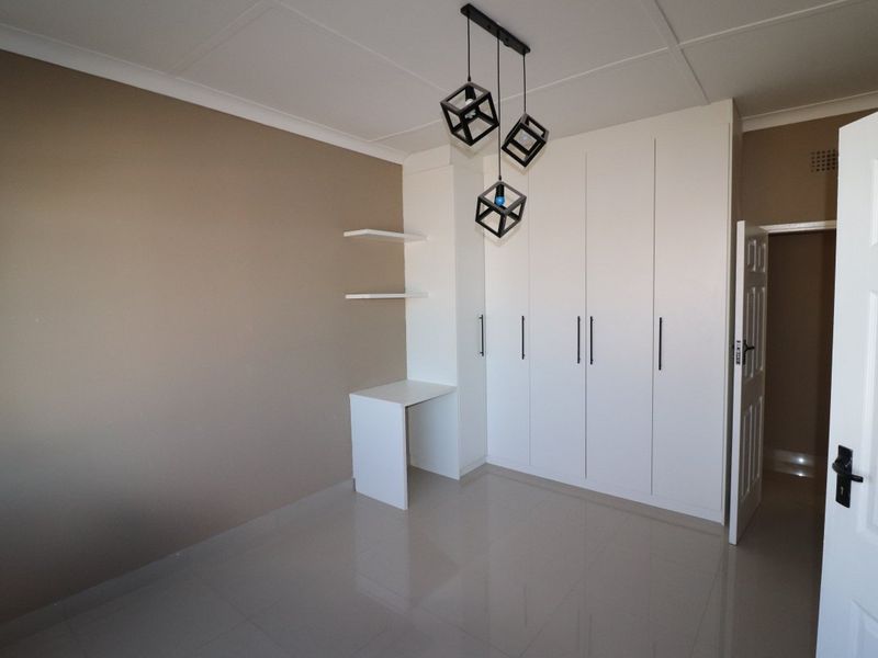 Stylish Upgraded 1 Bedroom Flat – Move-In Ready! - Photo 9