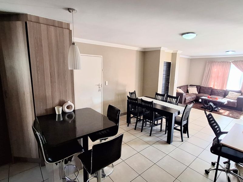 Charming 3-Bedroom Family Home for Sale in Riverside, Amberfield Valley, Rooihuiskraal - Photo 5