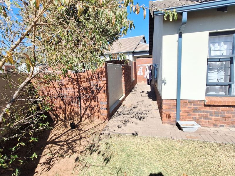 Charming 3-Bedroom Family Home for Sale in Riverside, Amberfield Valley, Rooihuiskraal - Photo 1