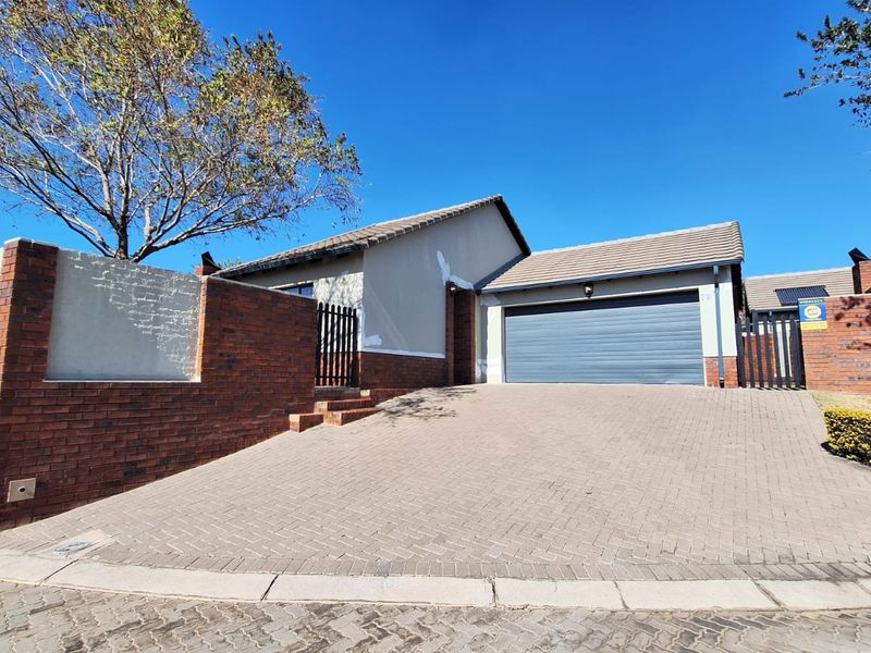 Charming 3-Bedroom Family Home for Sale in Riverside, Amberfield Valley, Rooihuiskraal - Photo 2