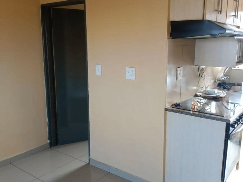 GORGEOUS 2  BEDROOM APARTMENT ON THE GROUND FLOOR - Photo 1