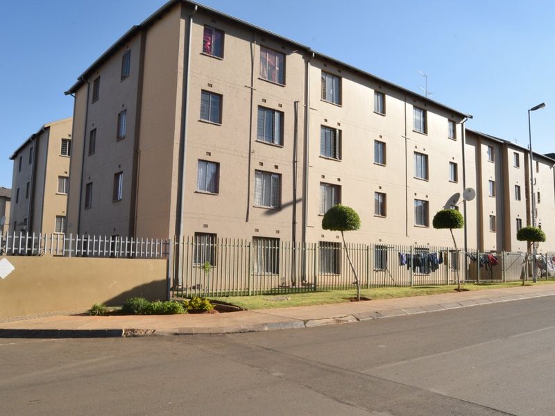 GORGEOUS 2  BEDROOM APARTMENT ON THE GROUND FLOOR - Photo 7