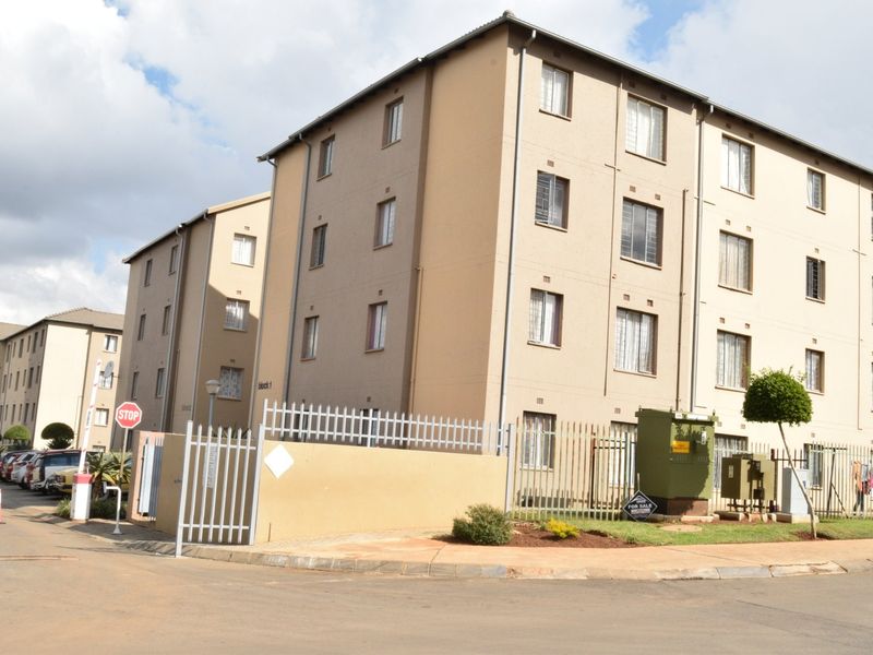 Bright 2 bed retreat in Jabulani, Soweto - Photo 1
