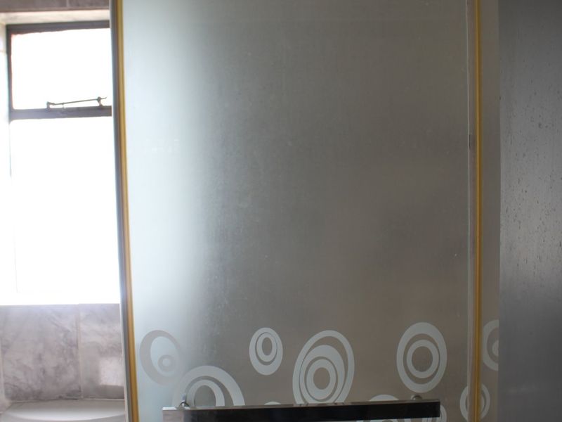 Bright 3 bed flat in Jabulani Soweto - Photo 10