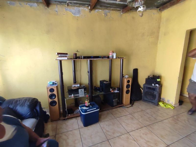 HOUSE FOR SALE IN TSAKANE  - Photo 7