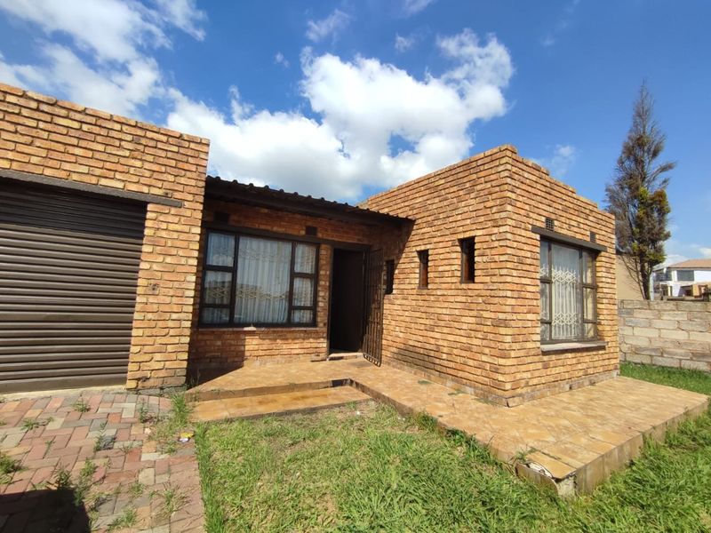HOUSE FOR SALE IN TSAKANE  - Photo 3