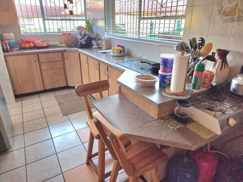 Spacious Family Home With Two Granny Flats - Photo 1