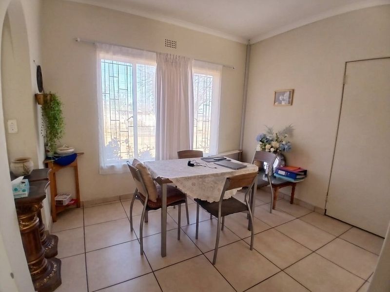 Spacious Family Home with open plan Flatlet in Stilfontein Extension 4 - Photo 9
