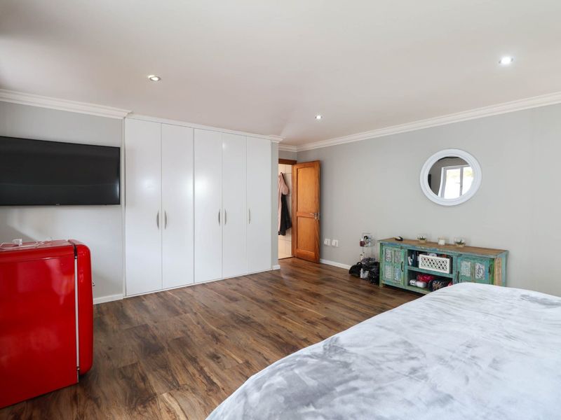 Spacious Family Home with Golf Course, Valley and Lagoon Views - Photo 8