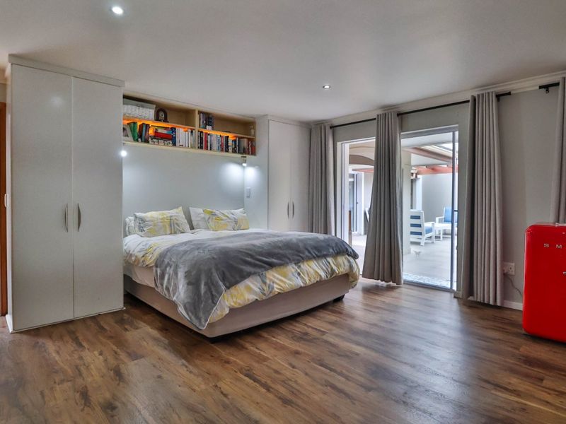 Spacious Family Home with Golf Course, Valley and Lagoon Views - Photo 7